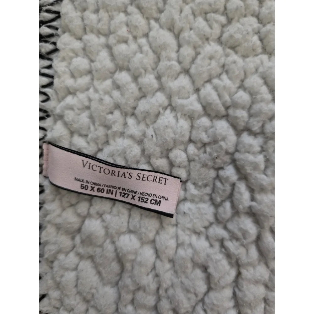 Victoria's Secret Holiday 2020 Pink Rose LOVE Throw Blanket  Gray, 50x60 inches